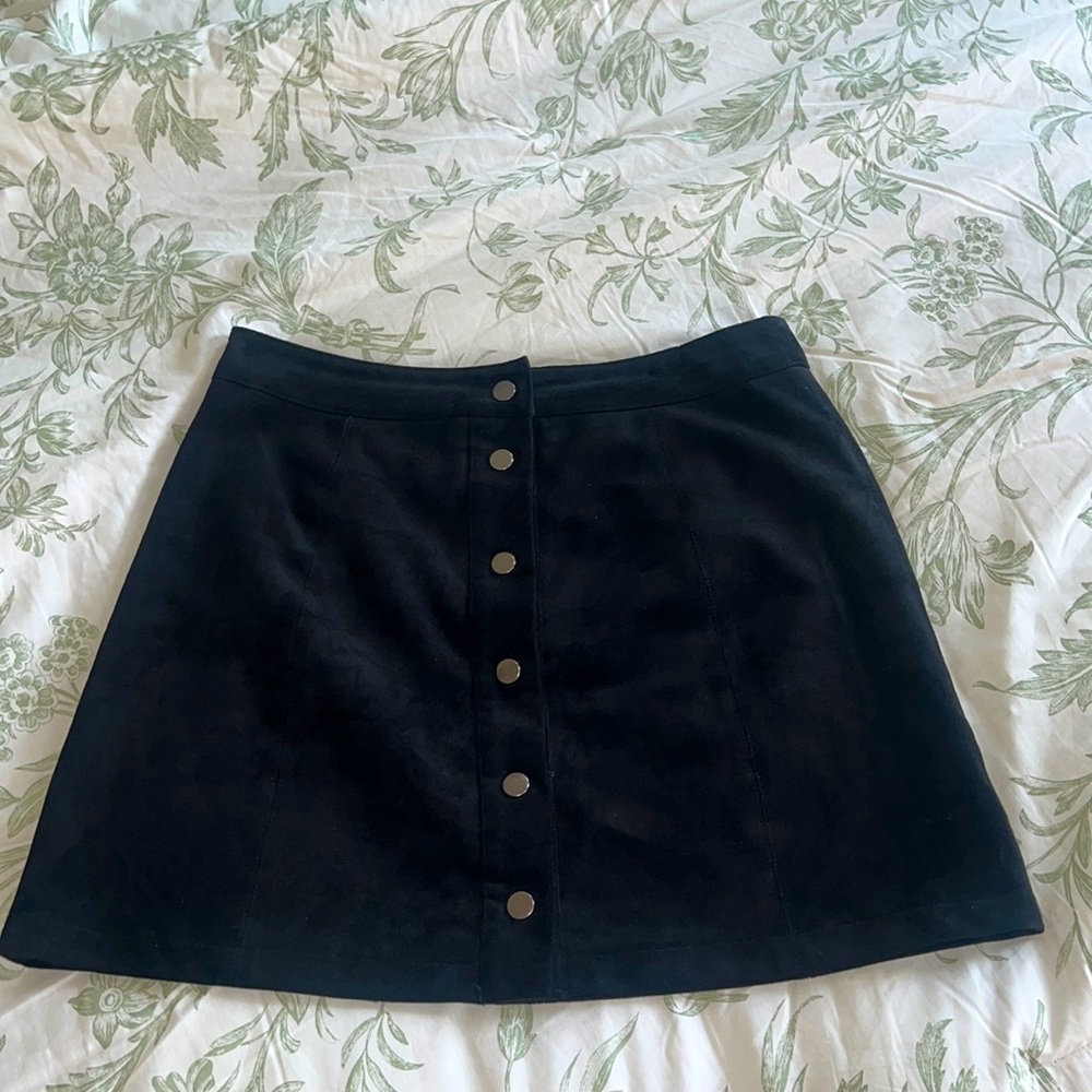 Forever 21 medium suede snap up skirt